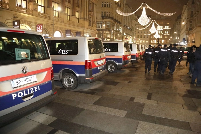 В Вене неизвестные напали на церковь