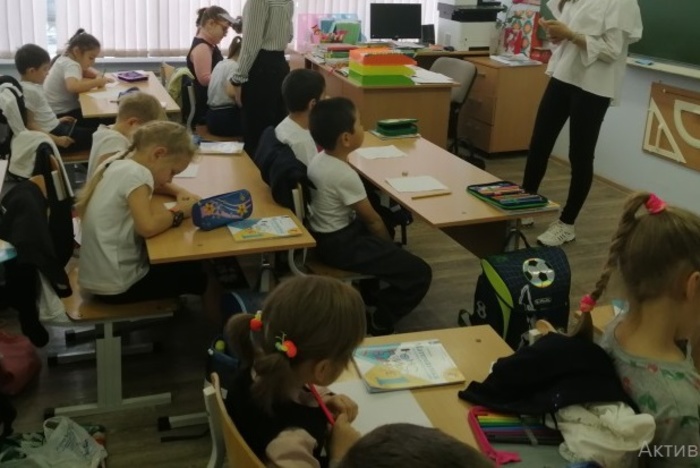 В Екатеринбурге к самой переполненной школе города мэрия приписала еще два дома