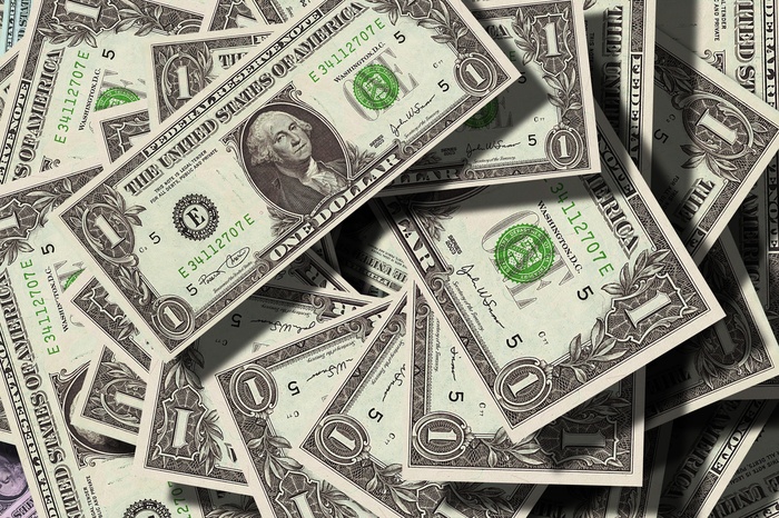 Екатеринбугский эксперт объяснил, почему доллар будет стоить почти 80 рублей