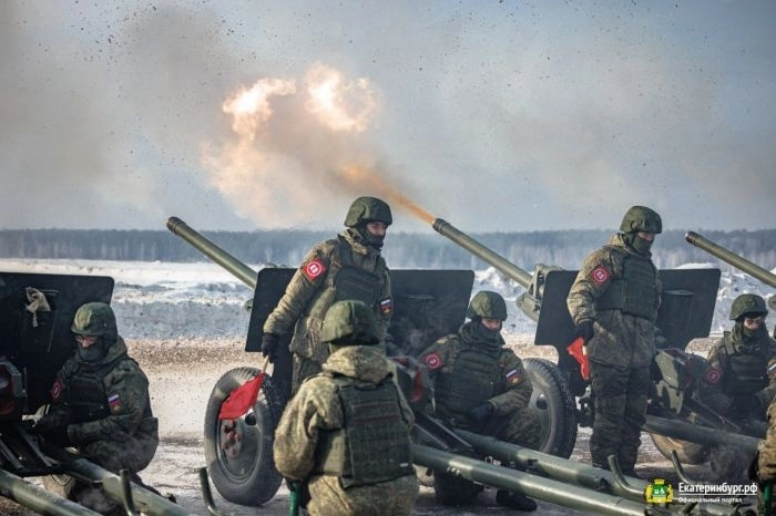 СМИ Екатеринбурга узнали про салют «не для всех» в День победы