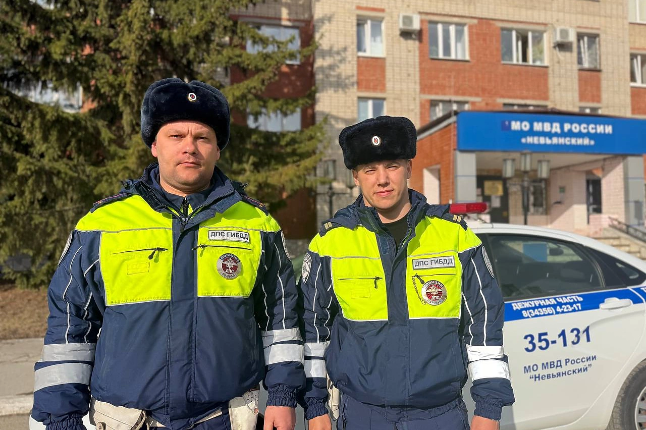 Сотрудники Госавтоинспекции Свердловской области помогли спасти жизнь ребёнку