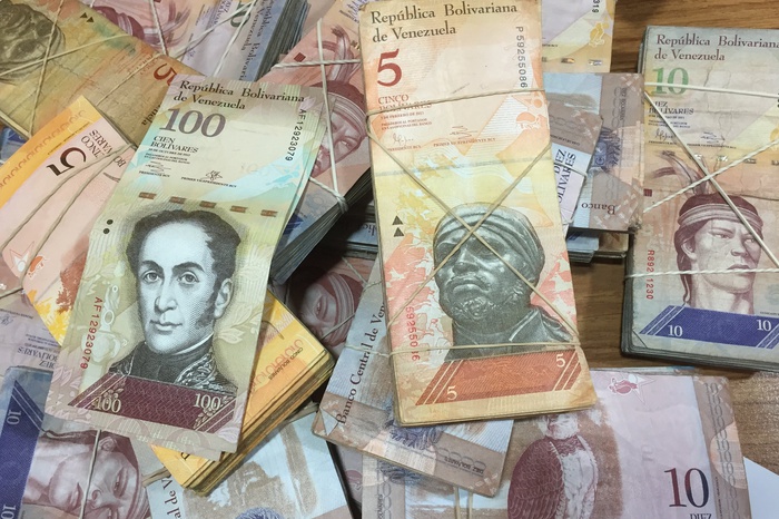 Венесуэла отложила изъятие самой крупной купюры из-за беспорядков
