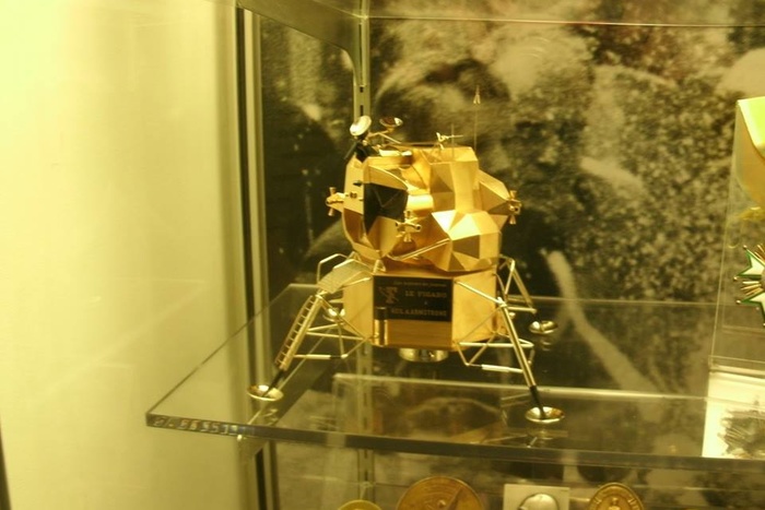 В США украдена из музея золотая копия лунного модуля