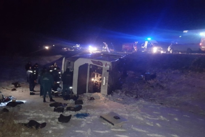 В крупной аварии с рейсовым автобусом под Ростовом-на-Дону погибли четверо