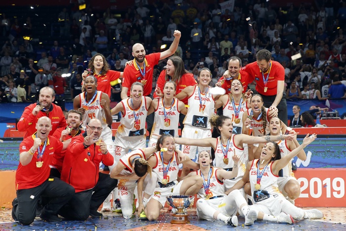 Испанки защитили титул чемпионок Европы по баскетболу