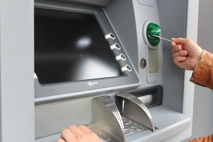 В России резко сократят число банкоматов