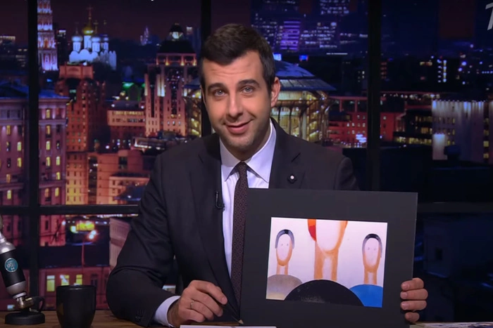 Ургант высмеял охранника «Ельцин Центра», который испортил картину за 75 млн