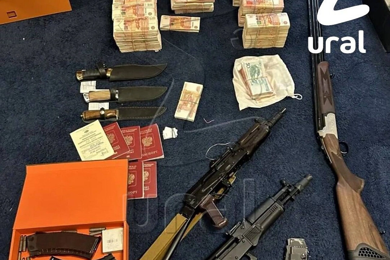 В Кольцово задержали семейную пару по подозрению в обналичивании сотен милионов