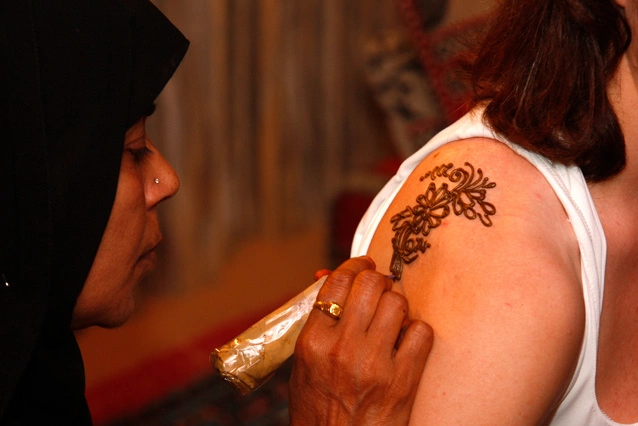 Госдума намерена запретить тату-салонам нанесение свастики клиентам