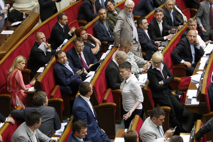 Савченко потребовала закончить войну в Донбассе