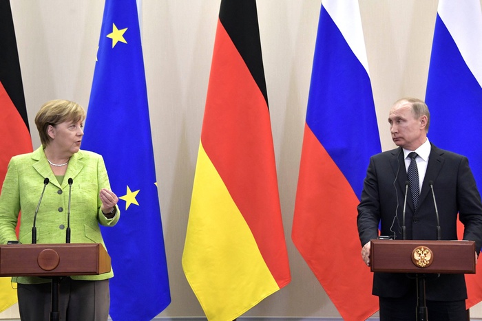 Специалист по языку тела изучил фотографии со встречи Путина и Меркель