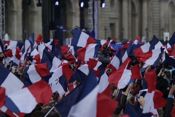 Правительство Франции отправлено в отставку перед инаугурацией Макрона