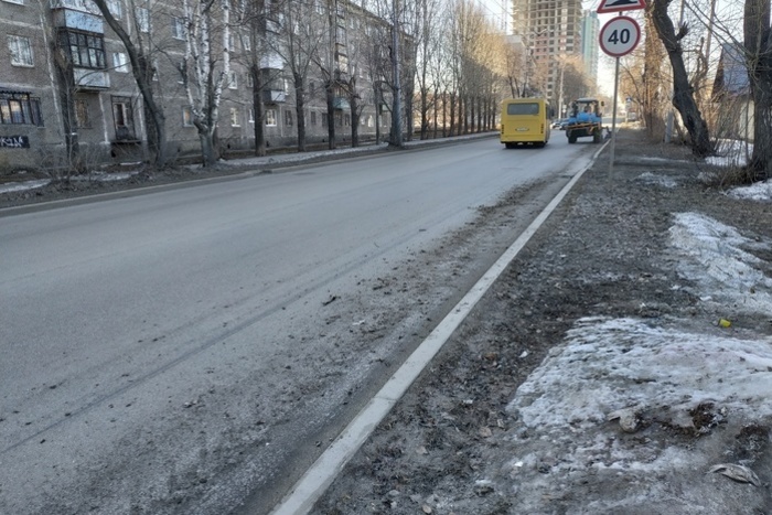 Дороги Екатеринбурга пообещали очистить от снега