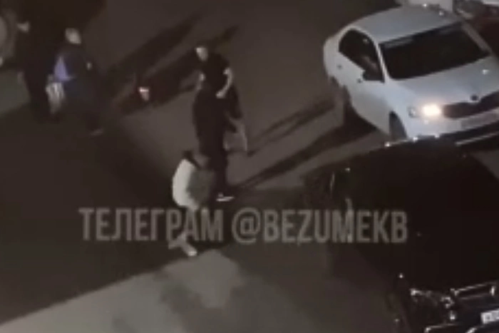 На Сортировке владелец легковушки избил подростка и его бабушку