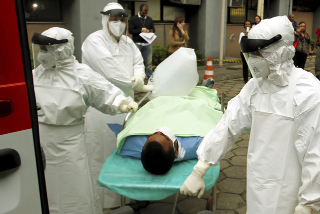 Количество погибших от Эболы превысило четыре тысячи