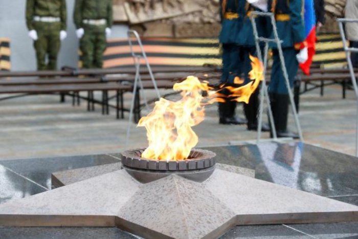 Широкореченский мемориал: власти и горожане почтили память павших за Родину