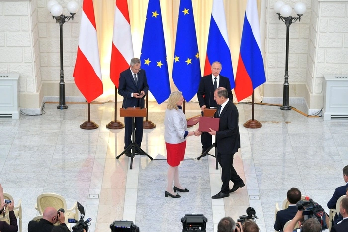 Депутаты Европарламента внесли в «черный список» экс-главу австрийского МИД Карин Кнайсль