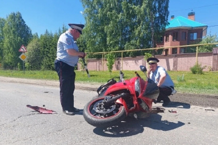 Под Екатеринбургом 83-летний водитель насмерть сбил сотрудника МЧС, ехавшего на мотоцикле