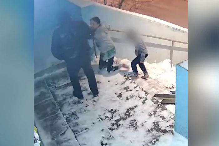 В Екатеринбурге нашли обмороженную женщину с ребенком. Что с ней случилось?