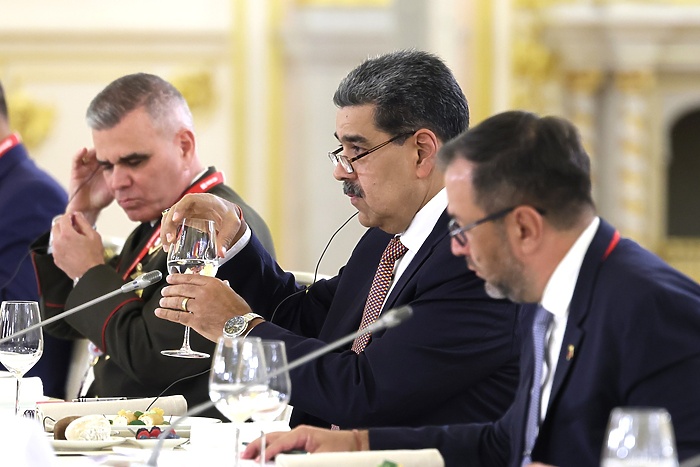 AP: США хотели похитить Мадуро, пытаясь завербовать его пилота