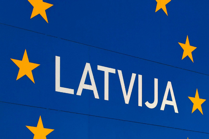 Латвия построила первые три километра забора на границе с Россией