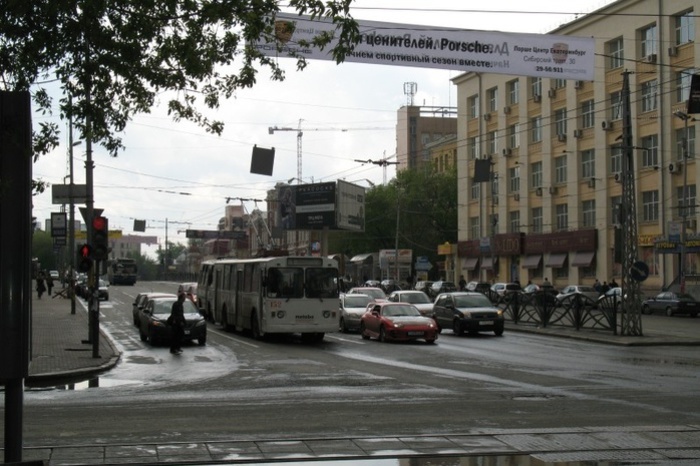 В Екатеринбурге у троллейбуса взорвалось колесо