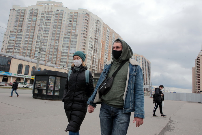Почти сто тысяч человек в России заразились коронавирусом