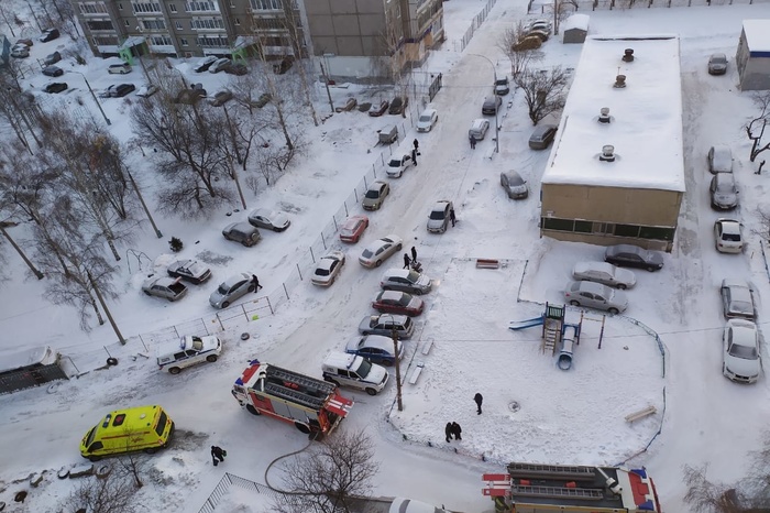 В Екатеринбурге произошел пожар в многоэтажке. Есть погибшие