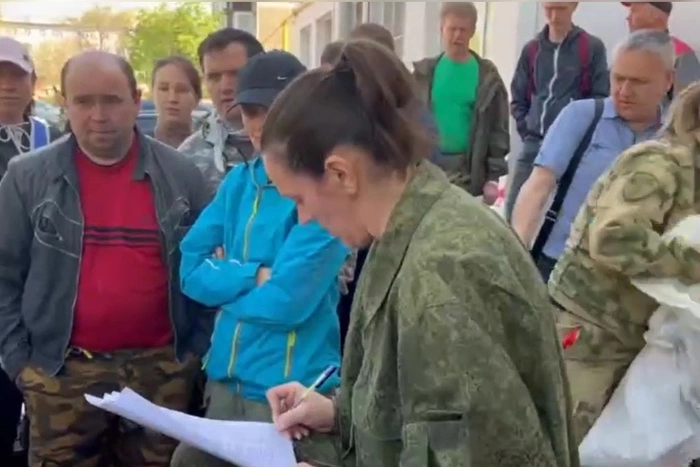 «Нас мало, одни старики»: свердловские волонтёры отправились тушить лесные пожары