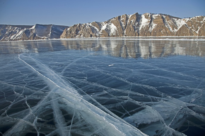 Bentley установил рекорд на тающем льду Байкала