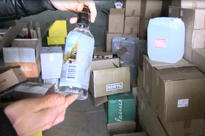 В Кировском районе Екатеринбурга обнаружен склад поддельного алкоголя на миллион рублей