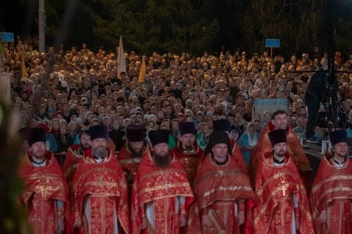 Роспотребнадзор выступил против проведения крестного хода в «Царские дни»