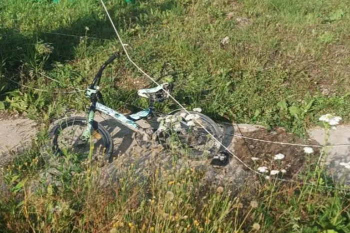 В свердловском посёлке маленький ребёнок погиб от удара током, катаясь на велосипеде