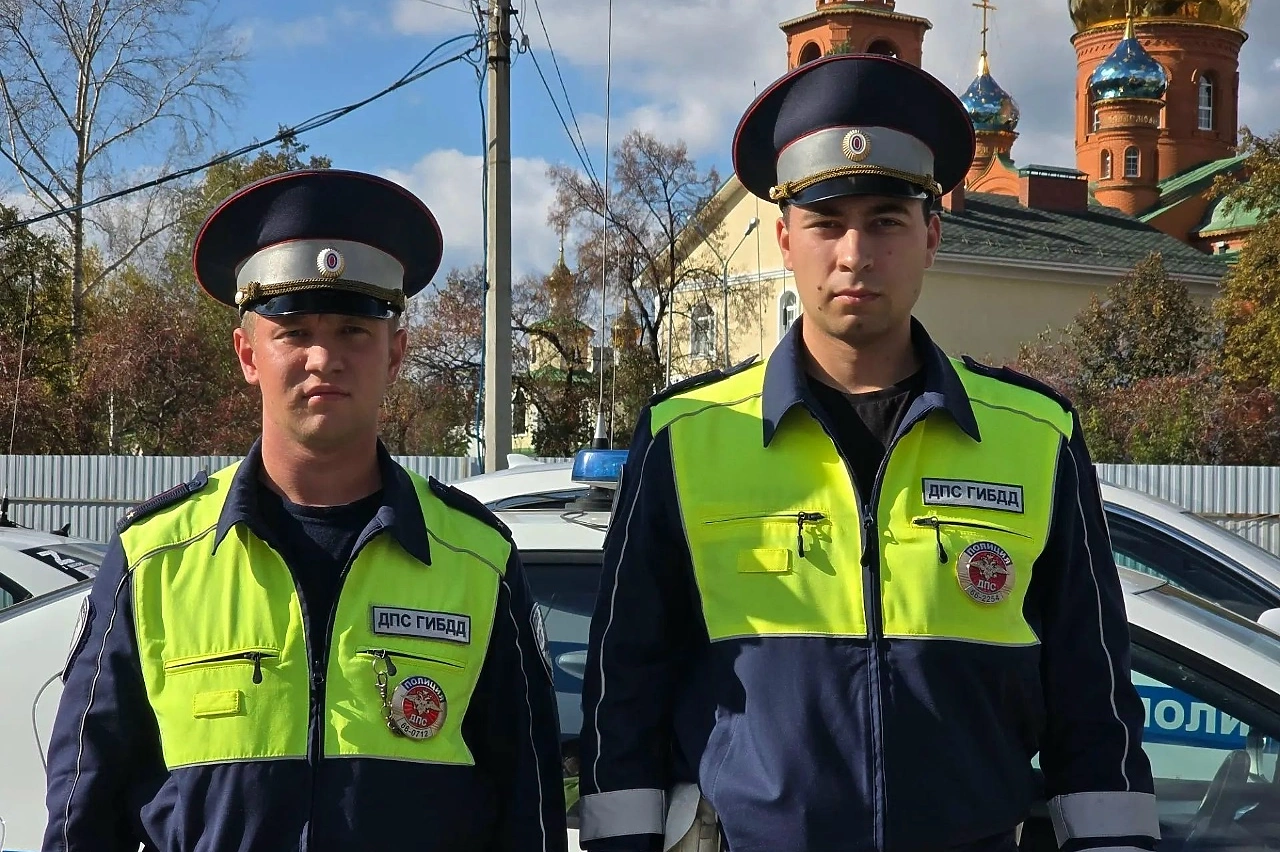 «Назвали Евой». Инспекторы ГАИ помогли роженице с мужем добраться до роддома через затор на трассе