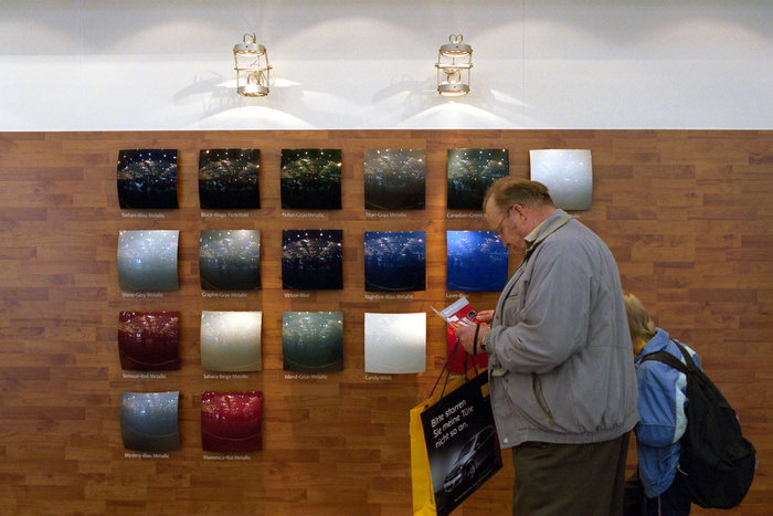 Строители «Зенит-Арены» забрызгали краской сотню автомобилей