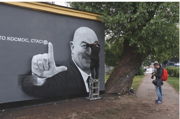 В Петербурге художники вместе со Шнуровым нарисовали граффити с Черчесовым