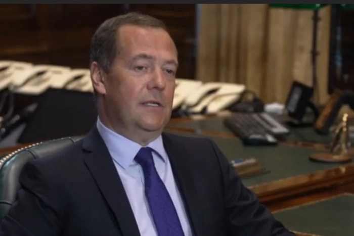 Медведев напомнил «тараканам из киевского инсектария» факты об их столице