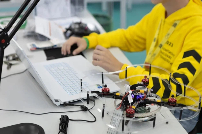 Кружки по конструированию и управлению беспилотниками появятся в уральских школах в этом году