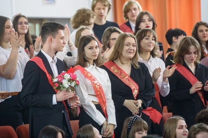 В свердловской школе девятиклассницу заставили показать нижнее бельё из-за ОГЭ. Власти это отрицают