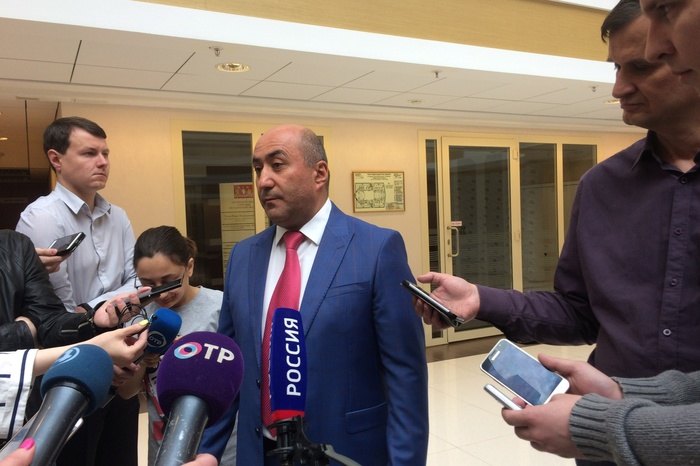Скандальный депутат Карапетян попытается вернуть мандат депутата через суд