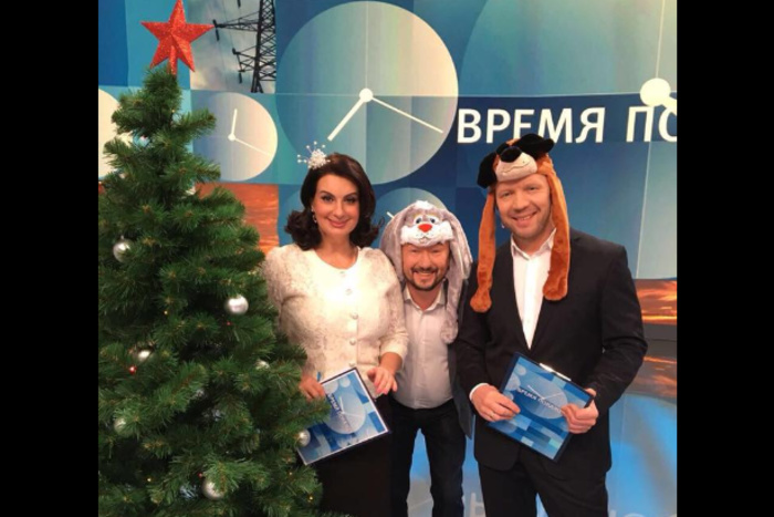 Телеведущего Артема Шейнина, бурно отмечающего Новый год, «сдала» его сотрудница