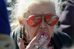 В Госдуме предложили запретить курить женщинам моложе 40 лет