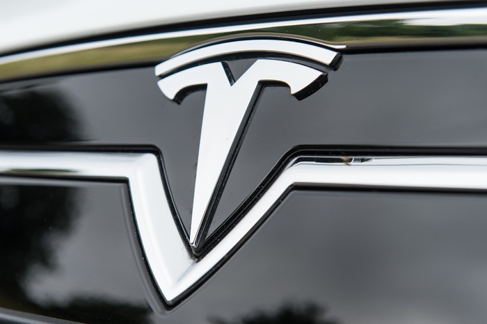 Tesla объявила об отзыве всех машин Model S
