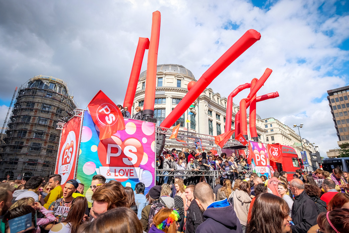 Гей-парад в Бельгии оказался в 6 раз популярнее марша против террора