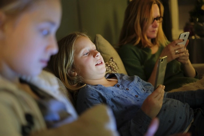 Психологи: Некоторым людям Интернет нужен больше, чем алкоголь и секс