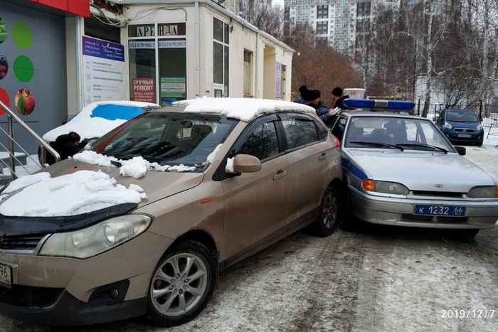 В Свердловской области задержаны подозреваемые в двух автоугонах