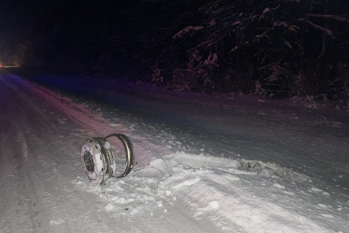 На свердловской трассе отпавшее на ходу от Renault колесо убило пассажира встречного авто