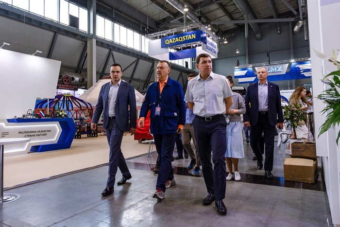 Евгений Куйвашев проверил готовность площадки проведения «Иннопром-2022»
