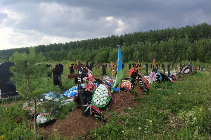 Под Екатеринбургом по просьбе родных вскрыли могилу бойца ЧВК «Вагнер»