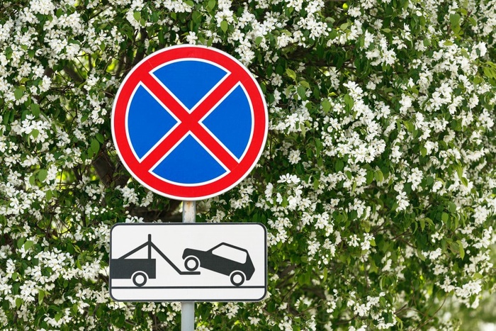 На Уралмаше запретят парковку на одной из улиц района